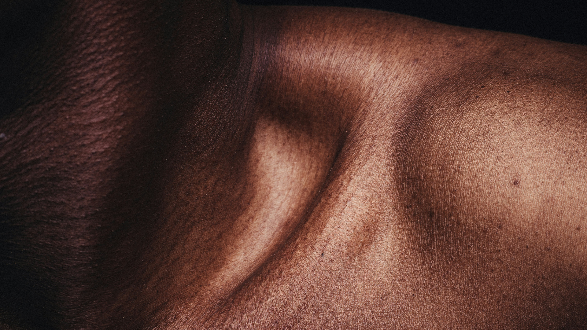 Dunkle_Haut_Skincare_Hautpflege_Gurbetcosmetics.png